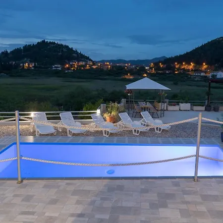 Family Friendly With A Swimming Pool Bacina, Neretva Delta - Usce Neretve - 15309 플로체