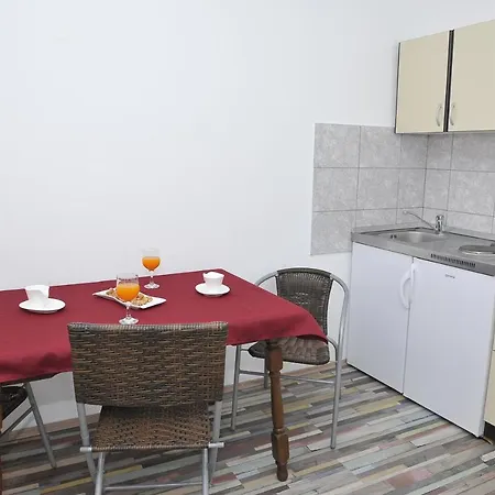 Apartamento Family Friendly With A Swimming Pool Bacina, Neretva Delta - Usce Neretve - 15309 Ploce (Dubrovnik-Neretva)